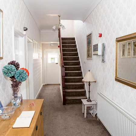 Oak House Bb Bed & Breakfast Олдъм Екстериор снимка
