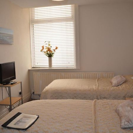 Oak House Bb Bed & Breakfast Олдъм Екстериор снимка