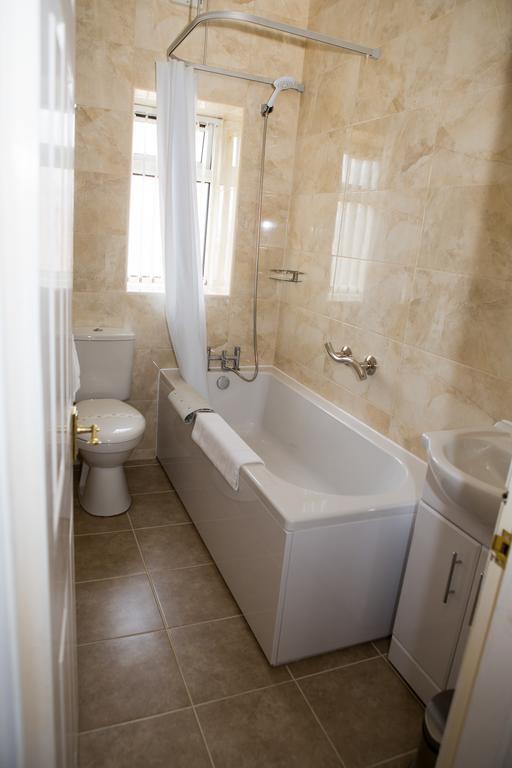 Oak House Bb Bed & Breakfast Олдъм Екстериор снимка