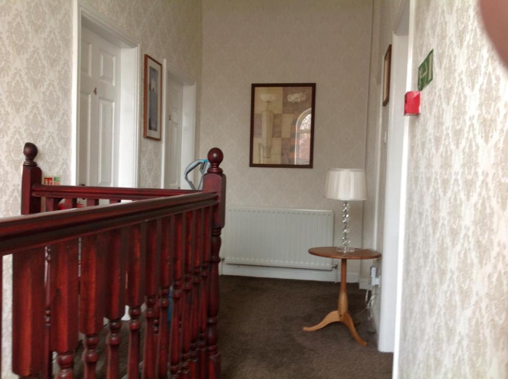 Oak House Bb Bed & Breakfast Олдъм Екстериор снимка